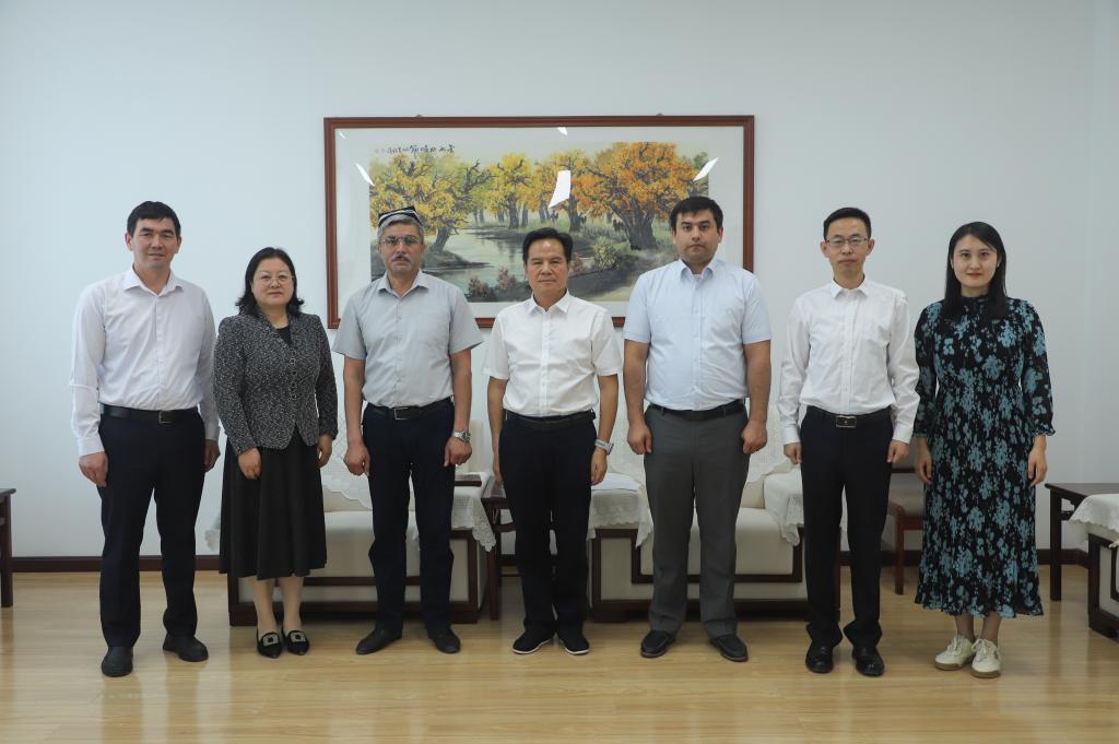 校党委书记狄生奎会见乌兹别克斯坦乌尔根奇国立大学教师代表团