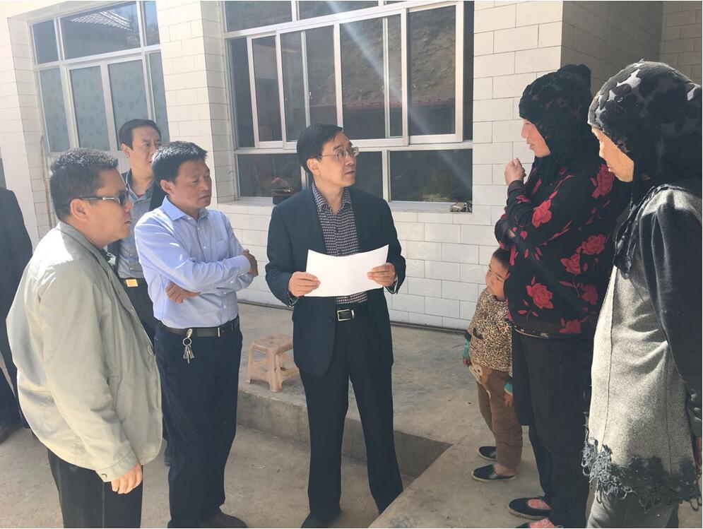 校长李引珍、纪委书记范爱国前往康乐县调研督查“一户一策”制定落实情况