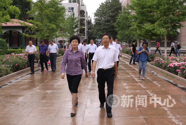 省委常委、副省长咸辉在我校调研时强调努力建设高水平有特色的一流大学